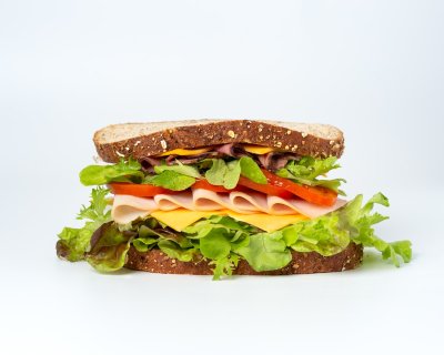Dit NK-broodje combineert beenham met mango en chips